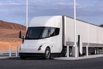 Tesla показала как грузовик Semi заряжается при мощности 1.2 МВт