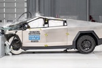 Tesla Cybertruck прошел краш-тесты IIHS (видео)